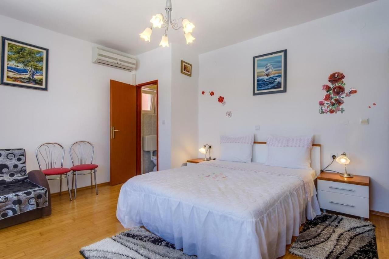 Aquamare Hotel Mali Lošinj Buitenkant foto