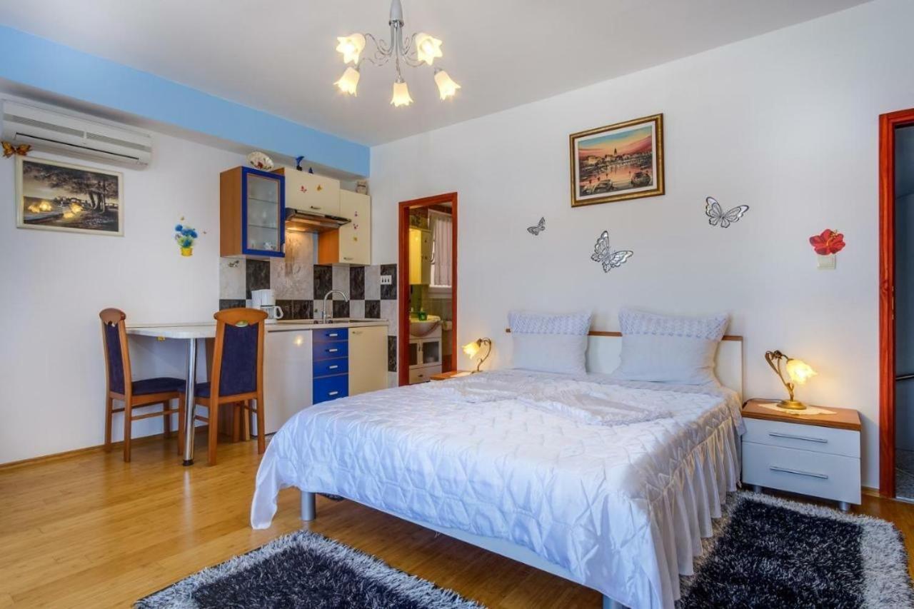 Aquamare Hotel Mali Lošinj Buitenkant foto